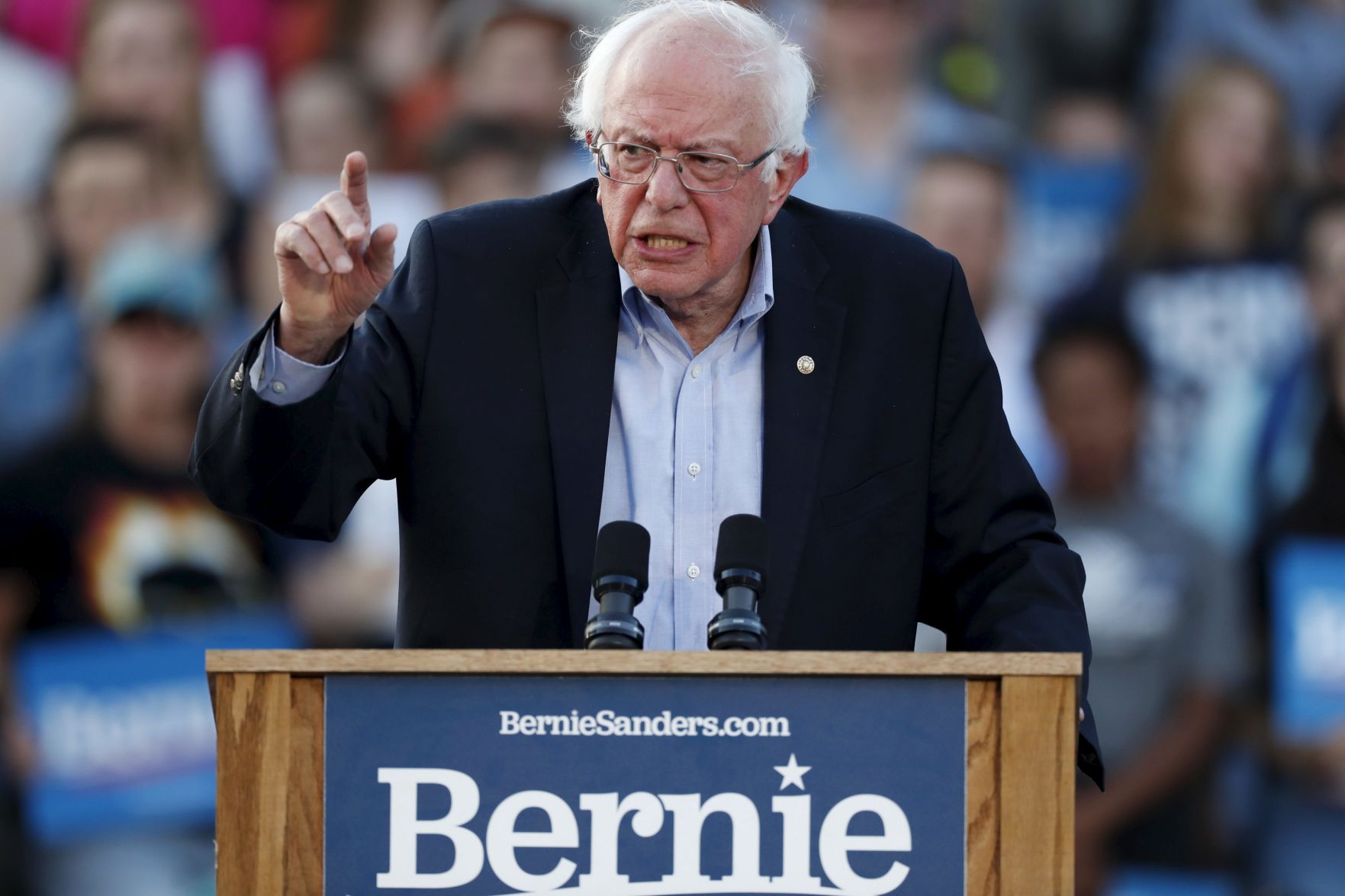 Bernie Sanders, r m